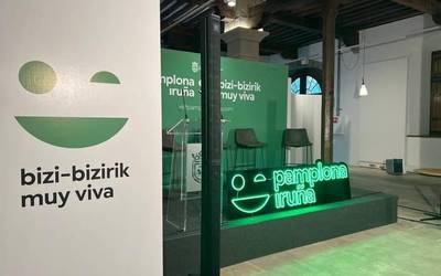 Hiriko turismo-sektoreak badu udal-marka: begi-keinu bat eta irribarre berde bat, Iruña ‘bizi-bizirik’ baitago