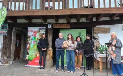 Sagardoaren denboraldi berria aurkeztu dute Zornotzako Uxarte sagardotegian