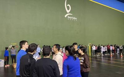 [ARGAZKI GALERIA] Jendetza batu dute beste behin Berrizko nekazal-olinpiadek