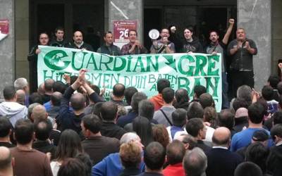 Aldundia "minduta" agertu da Guardian enpresaren itxiera dela eta