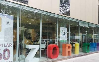 Lau eguneko greba iragarri dute Gasteizko gizarte etxeetako begiraleek