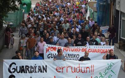 Guardian enpresak Laudioko lantegia itxi eta 171 langile kaleratuko dituela iragarri du