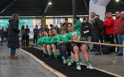Beti Gazteko neska-mutilek sendo segitzen dute Euskal Herriko sokatira txapelketan