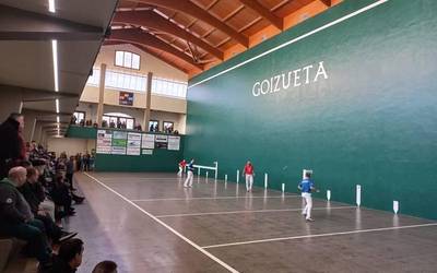 Espainiako klub arteko pilota txapelketako ohorezko mailan lehen partida irabazi du Goizuetako Umore Onak