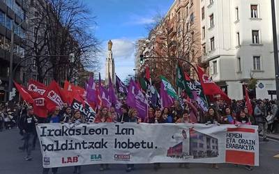 Jarraipen zabala izan du hezkuntza publikoko sindikatuek deituriko lehen greba egunak Aiaraldean
