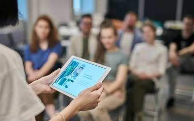 Adimen artifiziala, marketin digitala eta finantzak, prestakuntza saio berrien ardatzak