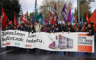 Bigarren greba eguna izan dute irakaskuntza publikoan