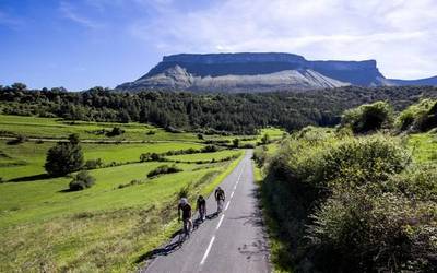 Aiaraldea Cycling, Arabako eskualde ederra zeharkatzen duten 5 bizikleta ibilbidetan oinarritutako proiektuaren aurkezpen arrakastatsua FITURen