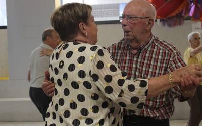 Saltsa, bachata eta beste dantza batzuk bihar Olaranen