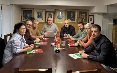 Guardianeko langileei babesa helarazi diete EAJko tokiko hainbat kargu instituzionalek, eta “irtenbideak bilatzen” ari dira