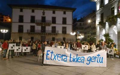 Presoen eskubideen aldeko elkarretaratzea egingo dute bihar