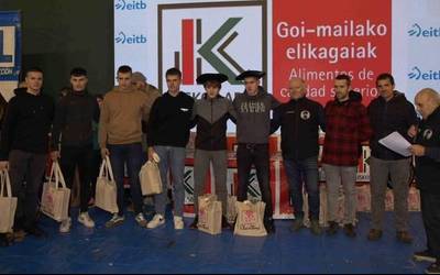 Sakandarrak, Gazteen Binakako Aizkora Txapelketako podiumean