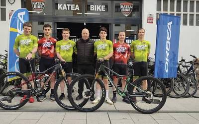 Dendaren 25. urteurrenean, «inoizko mendi bizikleta talderik onena» osatu du Katea Bikek
