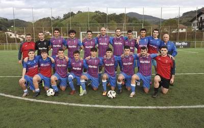 Gipuzkoako Gorengoen mailara igotzeko fasea jokatzen hasiko da Gure Txokoa futbol taldea etxean
