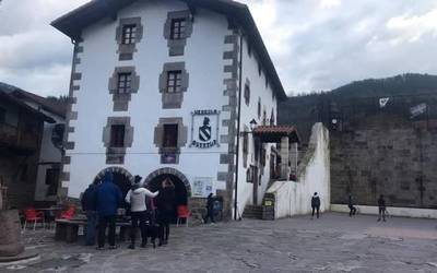 Zubietako herriko ostatua errentan hartzeko aukera ireki dute berriz ere