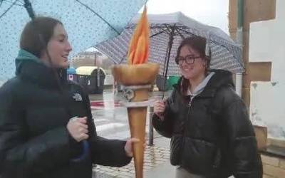 Eskuz esku dabil Musika Eskolako Olinpiar Jokoetako zuzia