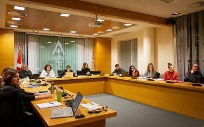 Aho batez onartu dira Amurrioko Udaleko aurrekontuak, EAJ, EH Bildu eta PSE-EEren aldeko botoekin