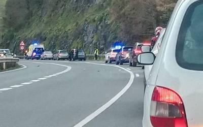 Bi autok istripua izan dute saihesbidean