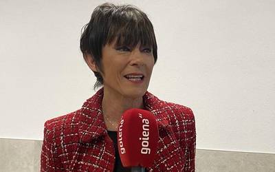 Maddalen Iriartek bilera egin du Bergarako ehun industrialeko eragileekin