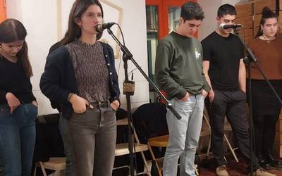 Bertsolari gazteen saioak emango dio hasiera gaur Bertsoaroari