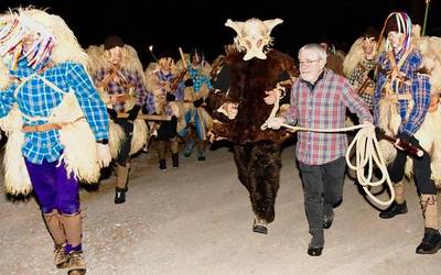 Larruak astintzeko garaia