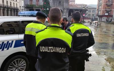 Lana utzi du Laudioko Udaleko segurtasun arduradunak, Bilboko Udaltzaingora izatera itzultzeko