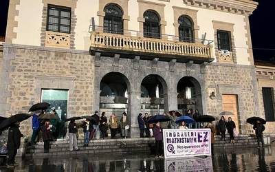 Aurtengo bigarren erailketa matxista salatzeko elkarretaratzeak egin dituzte Aiara, Artziniega eta Amurrion