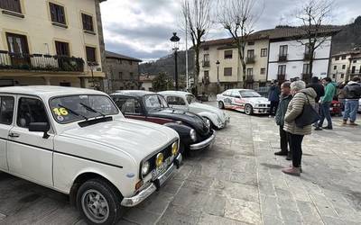 Inguruko motorzaleen topaleku izan da gaur Elgetako Mendi Mendia Racing jaia