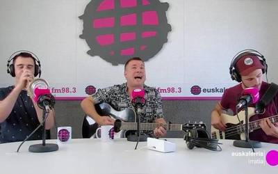 Musika ekipoa lapurtu dietela salatu du Mirari taldeak