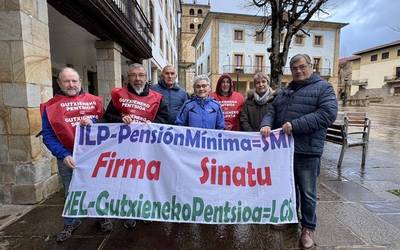 Pentsiodunen ekimenaren aldeko 190 sinadura bildu dituzte Elgetan