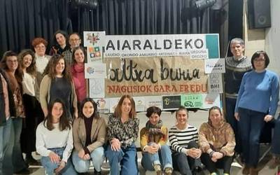 Aiaraldeko ikastetxe guztiak batu dira Altxa Burua mugimendura, hezkuntza zentroak telefono adimendurik gabeko espazio bihurtzeko