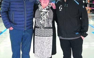 "Autoen artean hazi naiz, gurasoen lana jarraitzen"