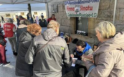 "Erantzun ona" izaten ari da pentsiodunen sinadura bilketa