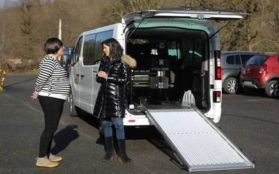 Arantxa Iparragirre taxi gidari leitzarrak Eurotaxi dirulaguntza eskuratu du bere ibilgailua egokitzeko
