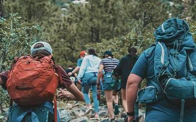 Mugaldeko udalekuetan lanean aritzeko begiraleak behar dituzte