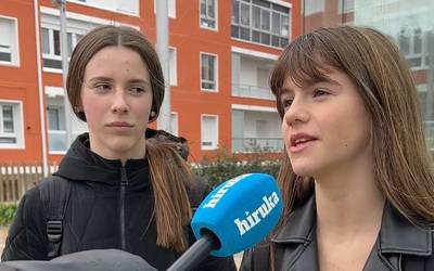 Zenbat orduz erabiltzen duzu mugikorra egunean?
