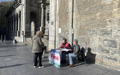 Azkoitian ere pentsiodunen HELaren aldeko sinadurak biltzen hasi dira