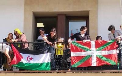 Sahararen aldeko elkartasun festa ospatu dute eguerdian Herriko Plazan