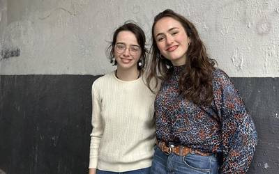 Nahia Urtaran eta Haizene Merino, 'Izanen' aldizkaria: "Gazteen sormena argitaratu eta ikustarazteko euskarri bat eskaini nahi dugu"
