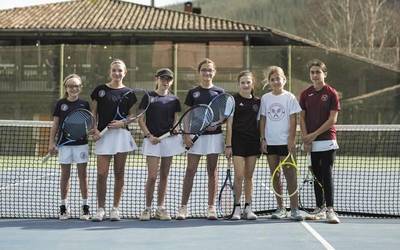 Euskadiko Txapelketaren finalaren atarian geratu dira Laudioko tenis jokalariak