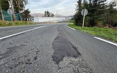 Elgeta eta Bergara arteko errepideko zuloa, estalita
