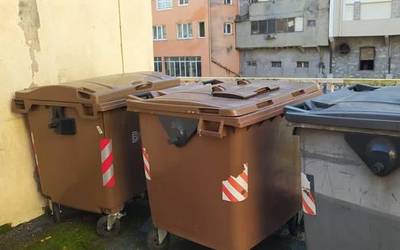 Santa Ana kaleko edukiontziak ia zabaldu ezinda