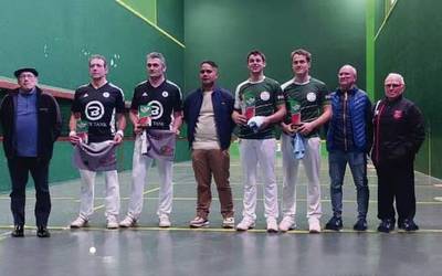 Sarako Izarrako bikoteek irabazi dute Union Basque Batasuneko trinketeko esku huskako txapelak