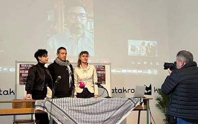Israel nazioarteko lege bakar bat ere ez dela betetzen ari salatzeko, manifestazioa