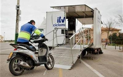 Nekazaritza ibilgailuen eta ziklomotorren azterketa teknikoak egingo dituzte Aiaraldeko zenbait herritan