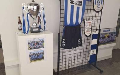 Amurrio Clubeko historiari buruzko erakusketa inauguratu dute