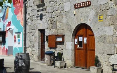 Ostatua hartzeko eskaintzarik ez
