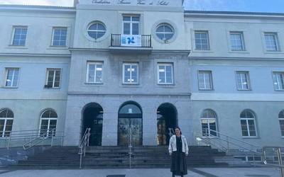 Eneritz Azpitarte Osasun Saileko kideekin batu da osasun zentroaren geroaz hitz egiteko