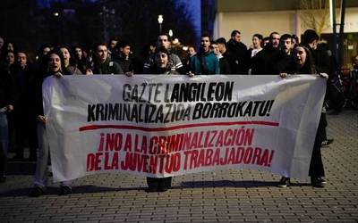 Ertzaintzak Salburuan egindako "sarekada arrazista" salatu dute hainbat eragilek