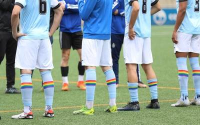 Kirolean ematen den LGTBIfobiaren aurkako aldarrikapena futbol zelaira eroango du UDAk